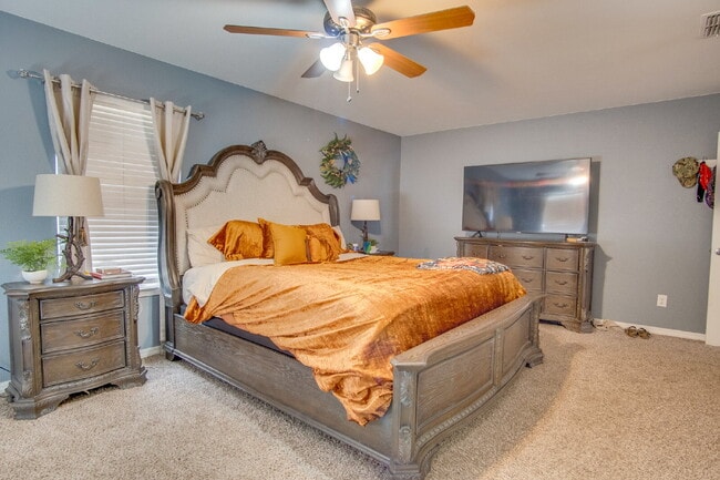 Building Photo - Move-in Special- $250 off the first month's rent.- Spacious 3 Bedroom Home Minutes from Downtown ...