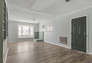 Building Photo - For Rent - Adorable 4BR 2BA house - East Ridge