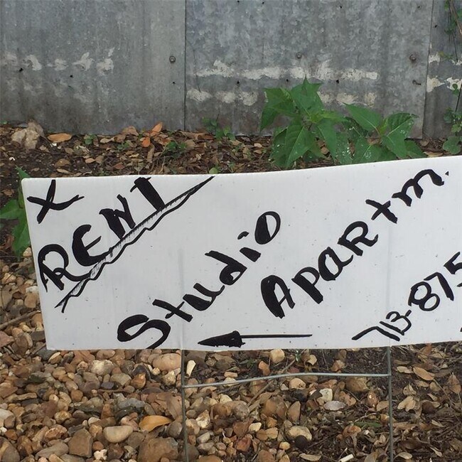 Building Photo - 3620 Reveille St