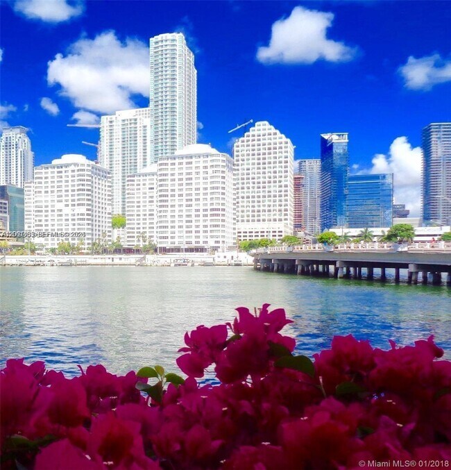 Building Photo - 999 Brickell Bay Dr