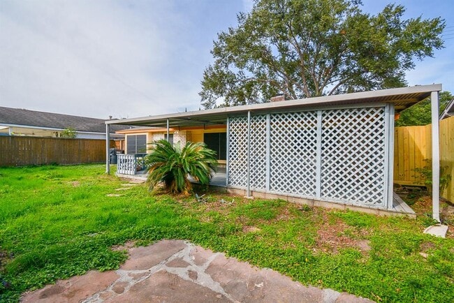 Building Photo - 9334 Golden Wood Ln