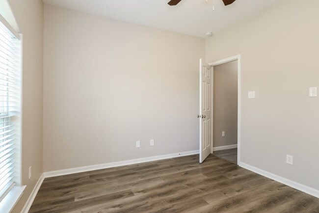 Building Photo - 18460 Sunrise Maple