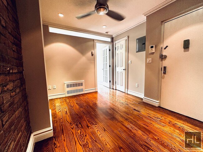 Building Photo - AMAZING ONE BEDROOM APARTMENT!! AMAZING DE...
