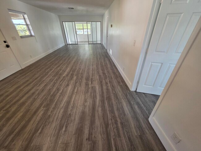 Building Photo - 718 Whippoorwill Ln