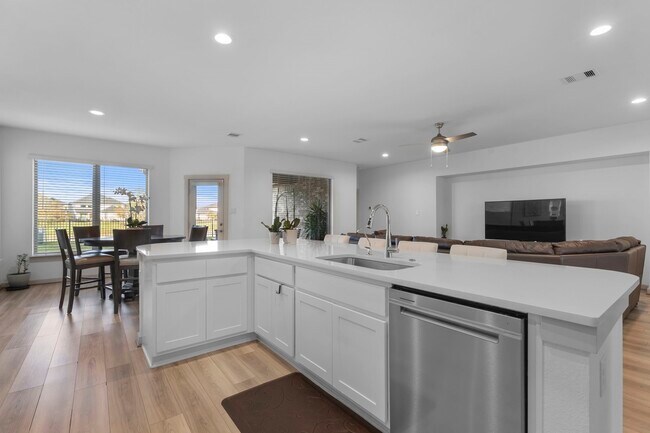 Building Photo - 28410 Hannahs Harbor Ln