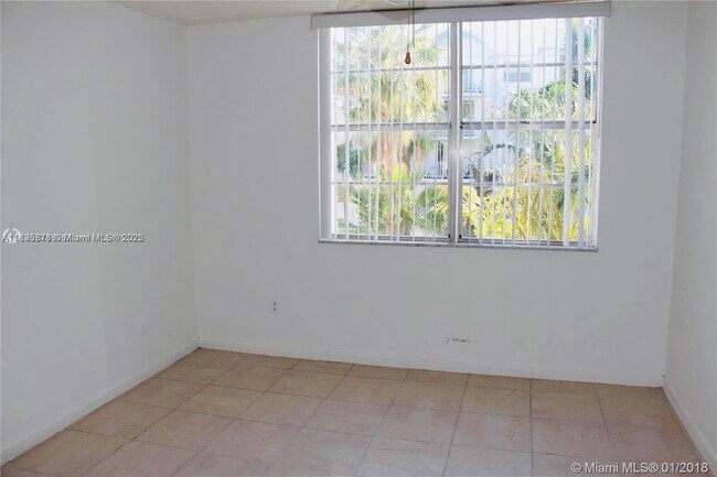 Building Photo - 486 NW 165th St