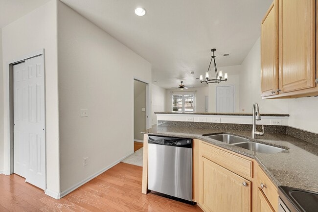 Building Photo - $1,795.95- 2-Bed 2.5 Bath Townhome in Colorado Springs with Fenced-in Yard and Laundry In Unit!