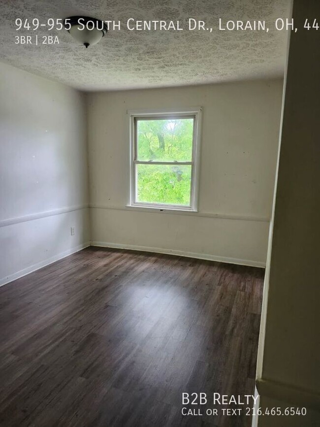 Building Photo - 949-955 South Central Dr., Lorain, OH, 440...