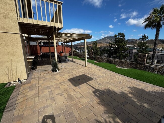 Building Photo - 4 Bedroom in Spring Valley