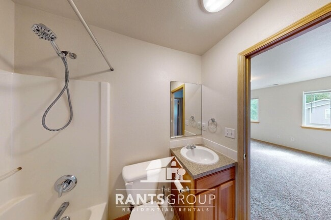 Building Photo - Spacious 3 Bed, 2.5 Bath Townhome in Lacey...