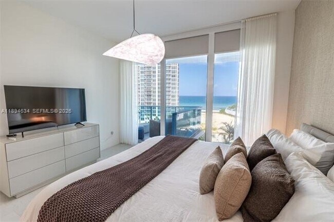 Building Photo - 17550 Collins Ave