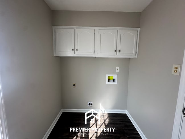 Building Photo - Grand 4BR/2.5BA Executive Home in Cordova | 2,700 Sq Ft, Bay Window & Spa Suite
