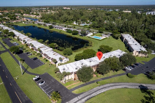 Building Photo - 124 Lake Constance Dr