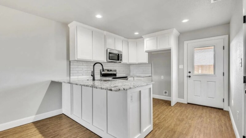 Building Photo - 313 Woodstock Ln