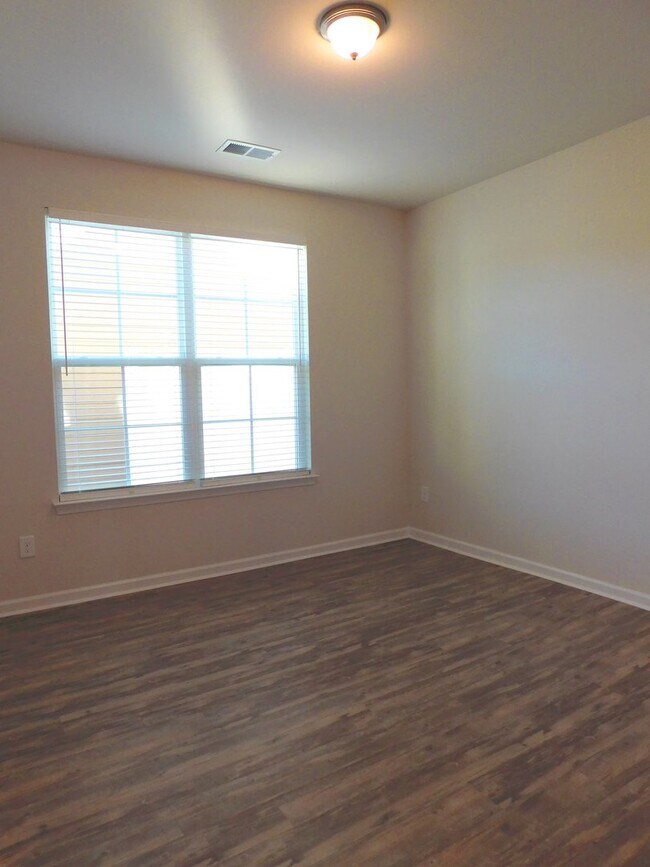 Building Photo - Luxury Townhome In Rea Farms Near Waverly!...