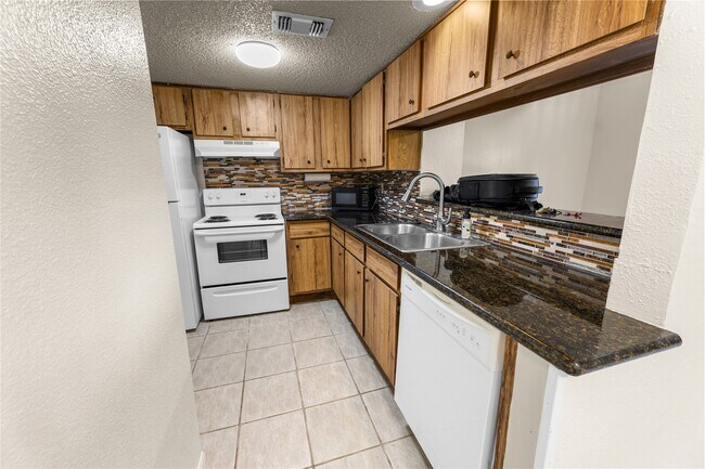 Building Photo - 1500 Bay Area Blvd