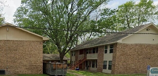 Building Photo - 812 E Palestine St