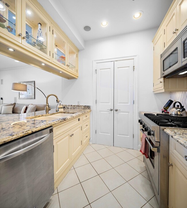 Building Photo - 277 Grand St