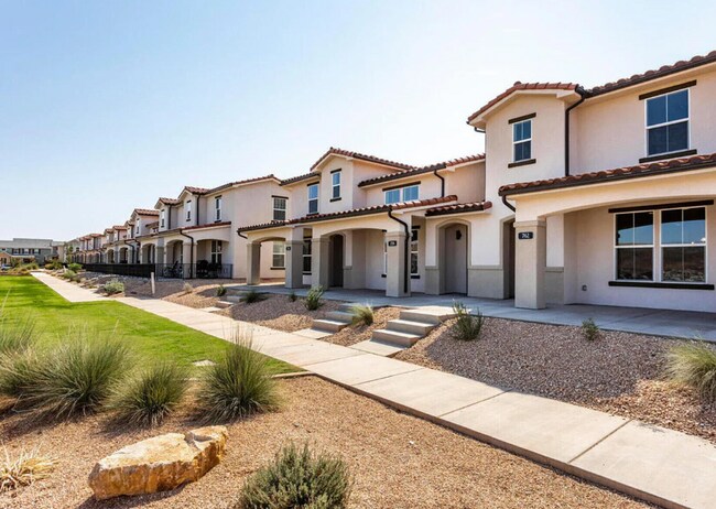 Building Photo - Stunning 3 Bedroom, 2.5 Bathroom in Beautiful Desert Color Community