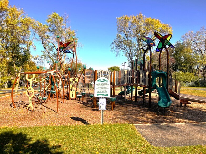 Playground - 609 Market St S