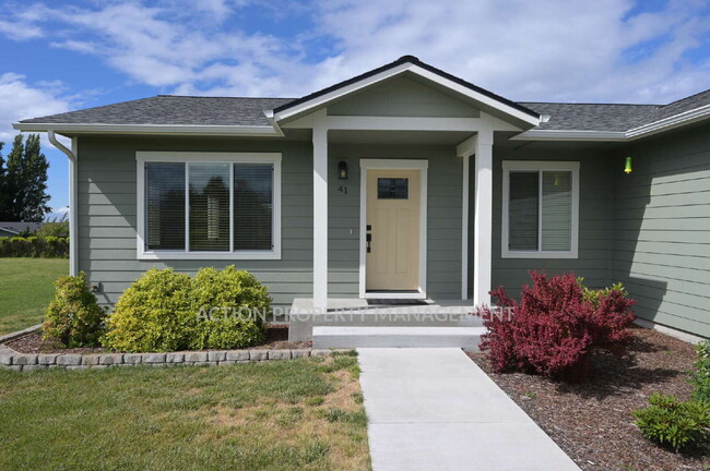 Building Photo - 2 bed + office, 2 bath home in Sequim