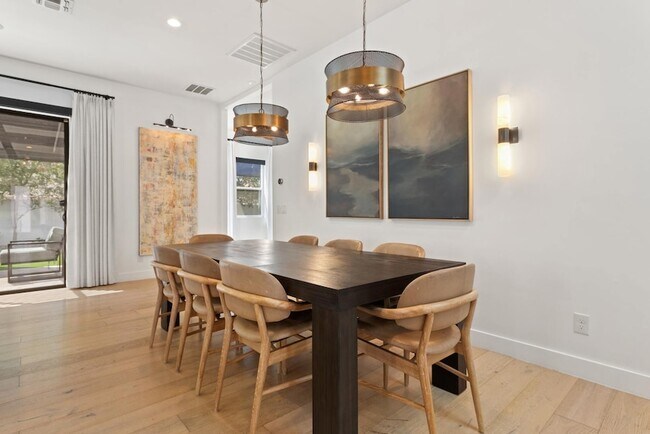 Building Photo - 4533 E Devonshire Ave