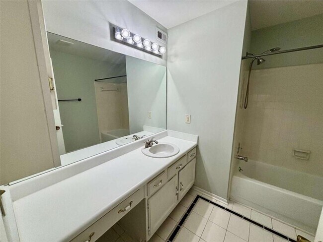 Building Photo - 57 Doranne Ct