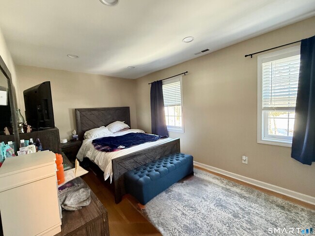 Building Photo - 133 Clearview Ct