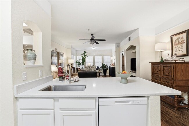 Building Photo - 2801 Chancellorsville Dr