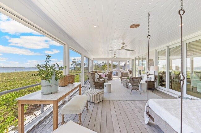 Building Photo - 4040 Loomis Ave