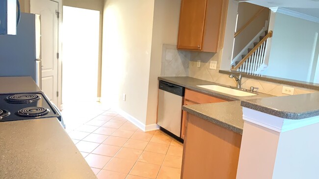Building Photo - Beautiful 4-Bedroom,2.5-Baths with Two Car...