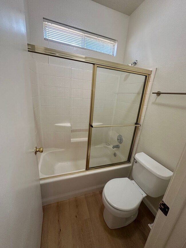 Building Photo - Great 1 Story Home with Lodi Schools, 2 Weeks Free Rent