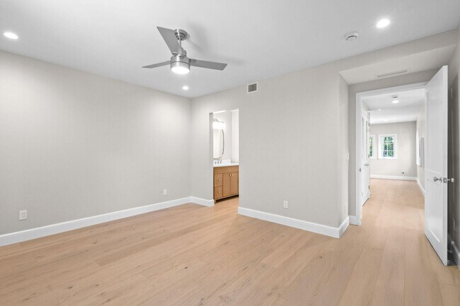 Building Photo - 212 Oleander Ave