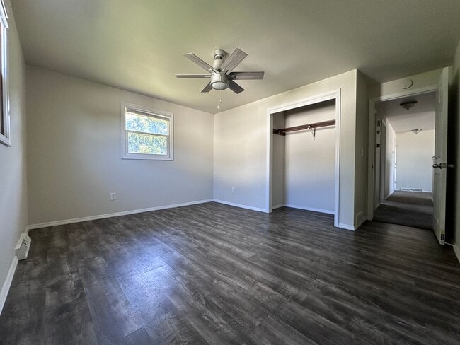 Building Photo - 2746 Nicolet Dr