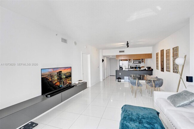 Building Photo - 1750 N Bayshore Dr