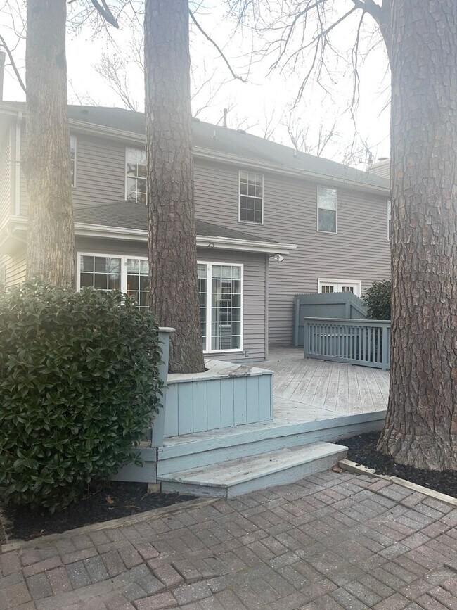 Building Photo - 820 E Willow Point Pl