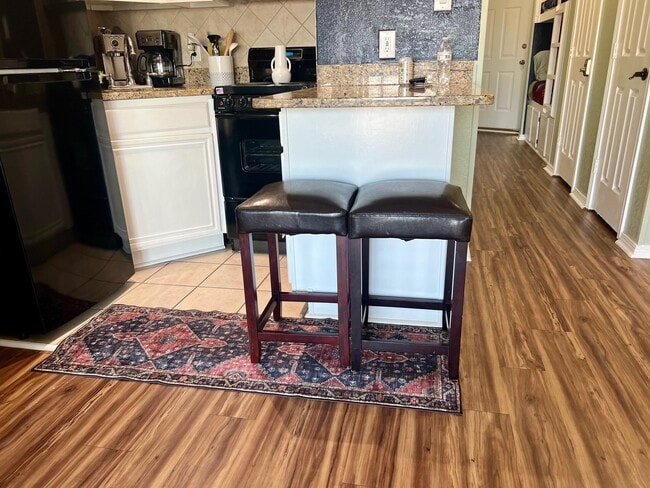 Building Photo - 6102 Seawall Blvd