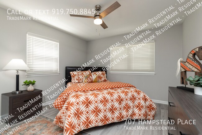 Building Photo - 707 Hampstead Pl