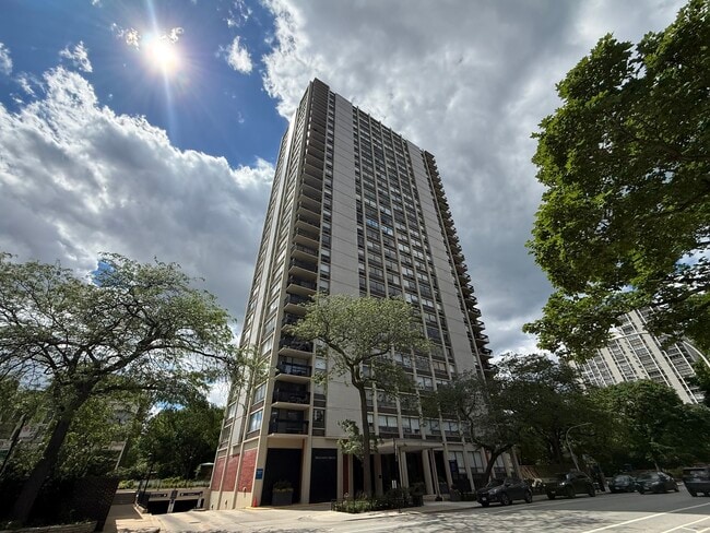 Building Photo - 1355 N Sandburg Ter