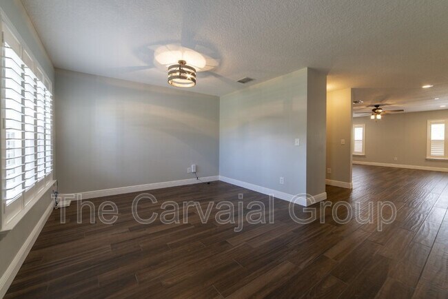 Building Photo - 1432 Bella Coola Dr