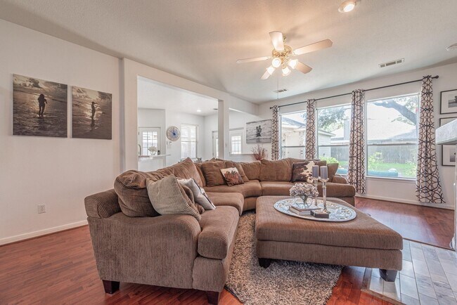 Building Photo - 1310 Big Pines