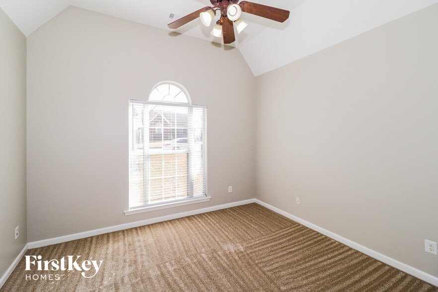 Building Photo - 6870 Manslick Rd