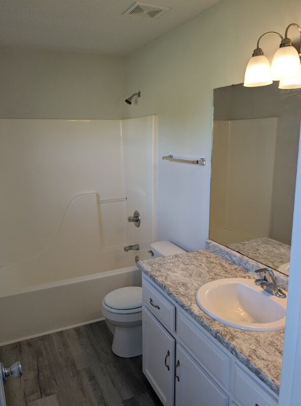 Building Photo - 102 Populus Dr