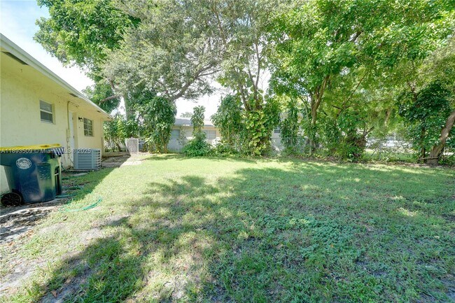 Building Photo - 2401 SW 58th Manor