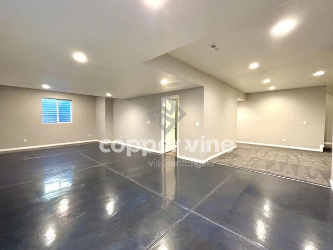 Building Photo - 5189 Thistle Dr