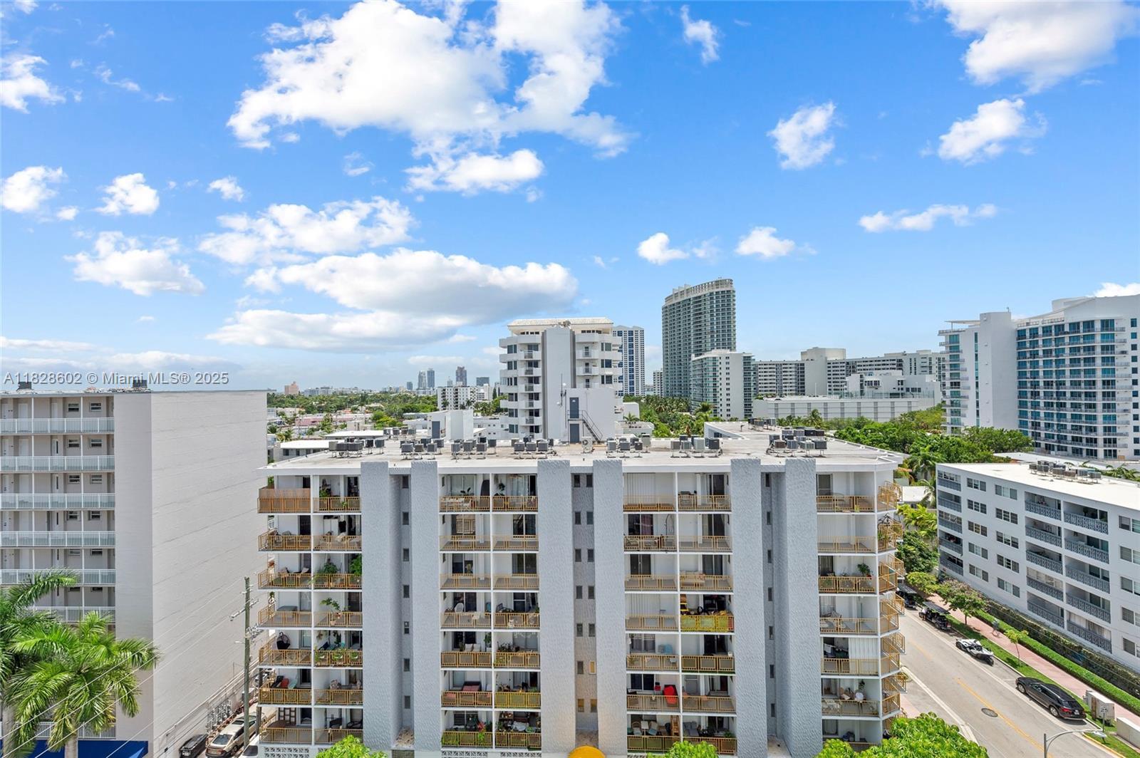 Building Photo - 1345 Lincoln Rd