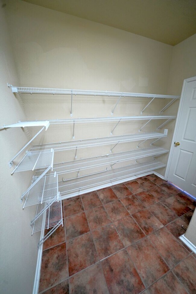 Building Photo - Spacious Home in Cibolo with 3 Car Garage! Realor Commission: $750