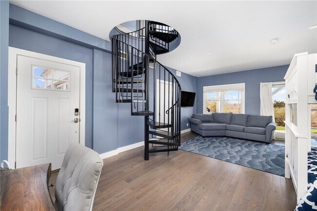 Building Photo - 14 E Pointe Ln