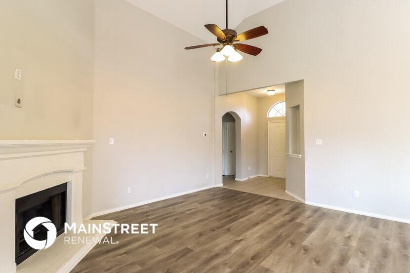 Building Photo - 10621 Big Oak Dr