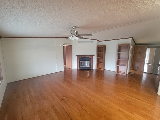 Building Photo - 427 4th St